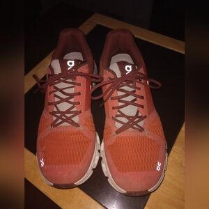 MEN'S ON CLOUD SHOES SZ 10